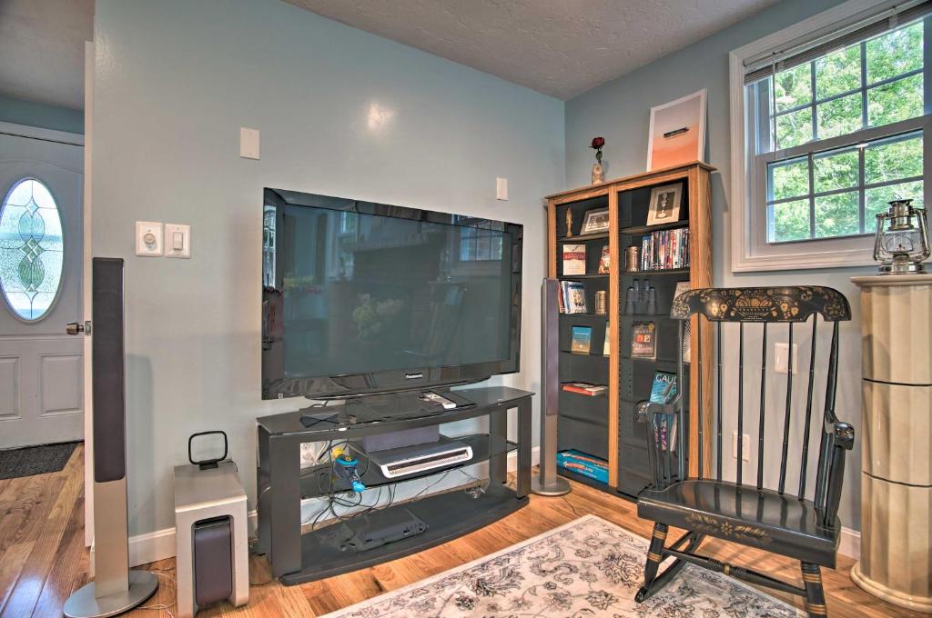 Cozy Plymouth Home - Walk to Bartlett Pond! photo 4