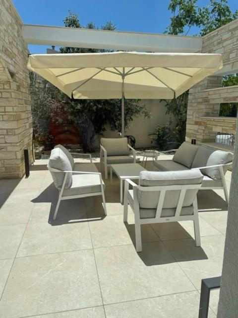 Paphos luxury contemporary villa photo 2