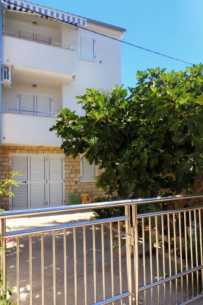 Apartments by the sea Kosljun, Pag - 3321 photo 1
