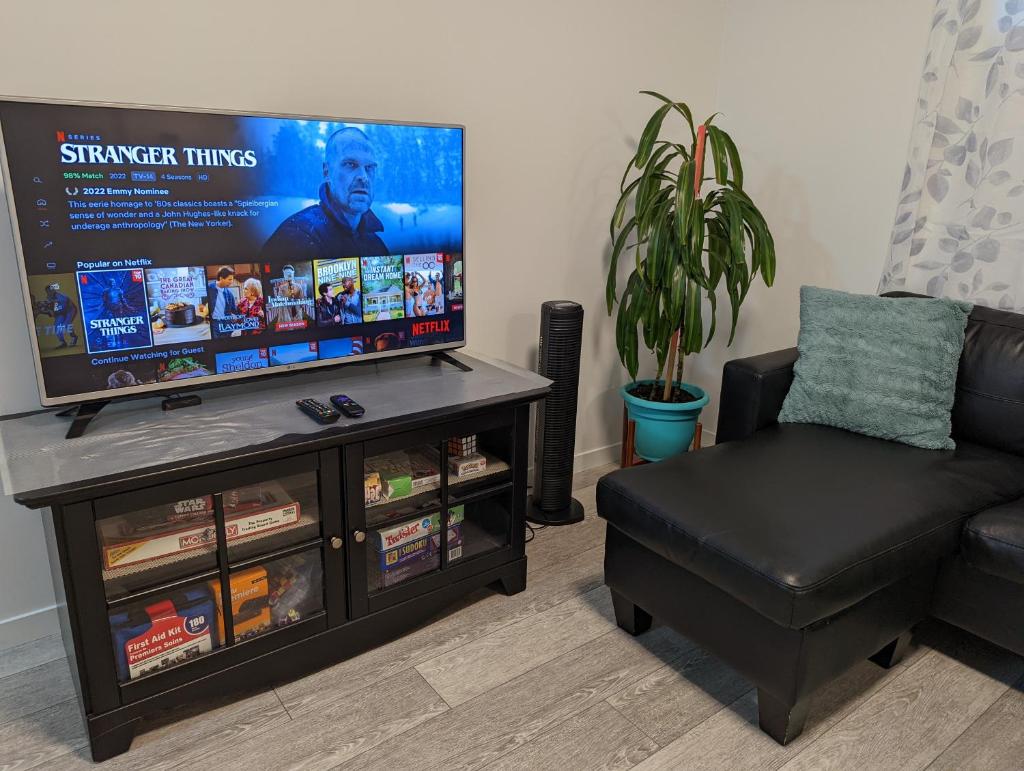 Livingston Howse Haven - A simple & cozy private two-bedroom basement suite with free parking