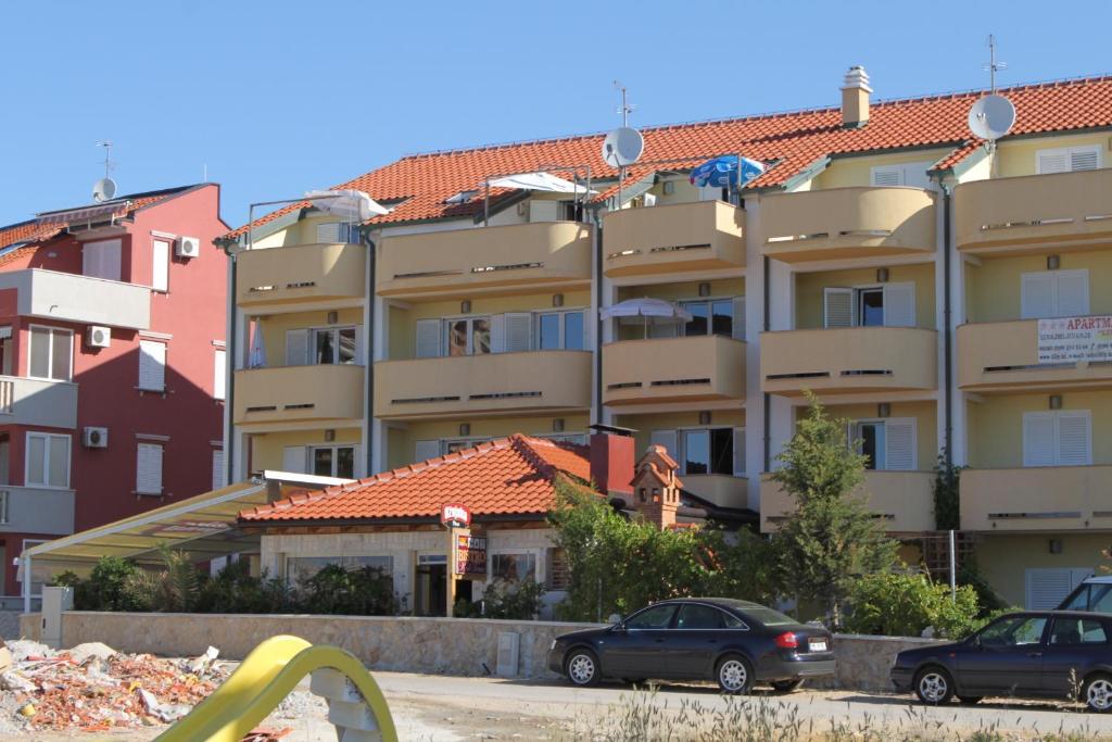 Apartments by the sea Povljana, Pag - 3316 photo 1