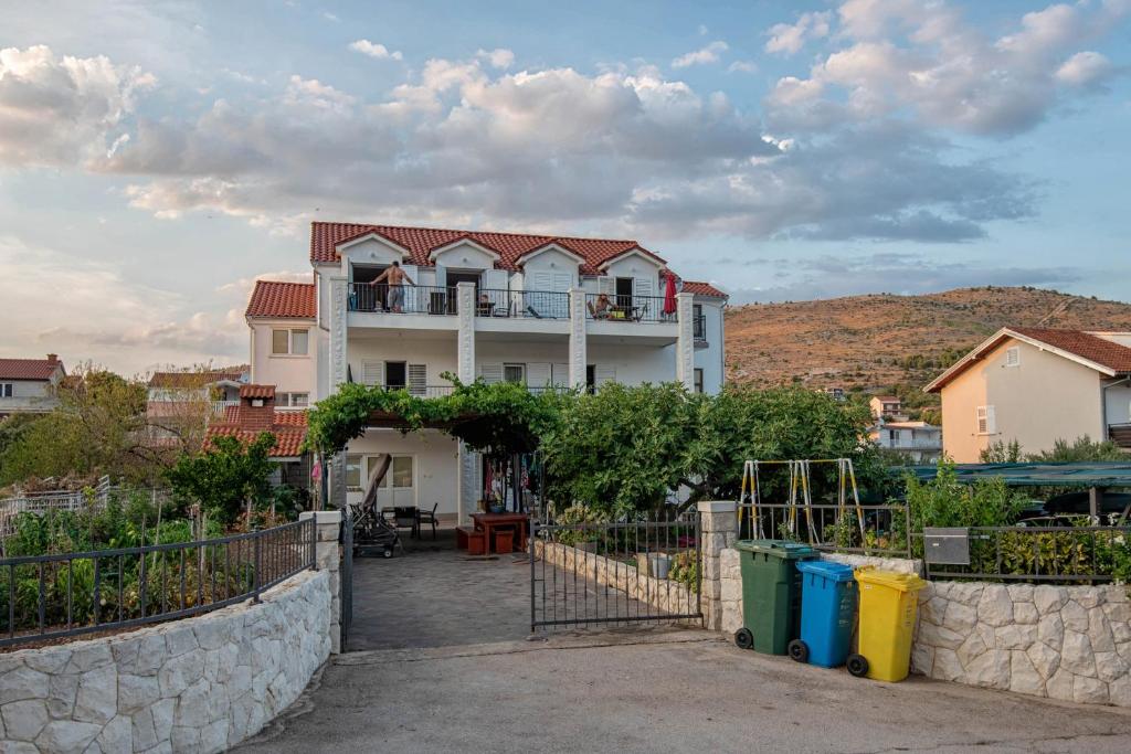 Apartments for families with children Grebastica, Sibenik - 477
