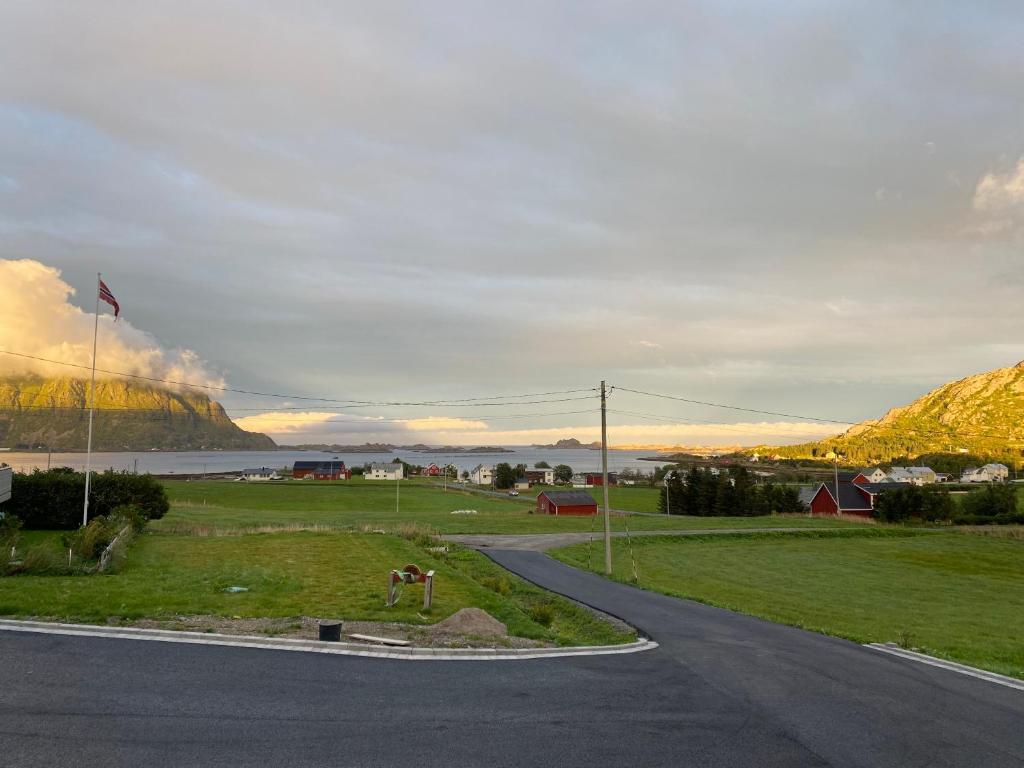 Dyr tillatt i vakkert hus med naturomgivelser i Lofoten photo 3