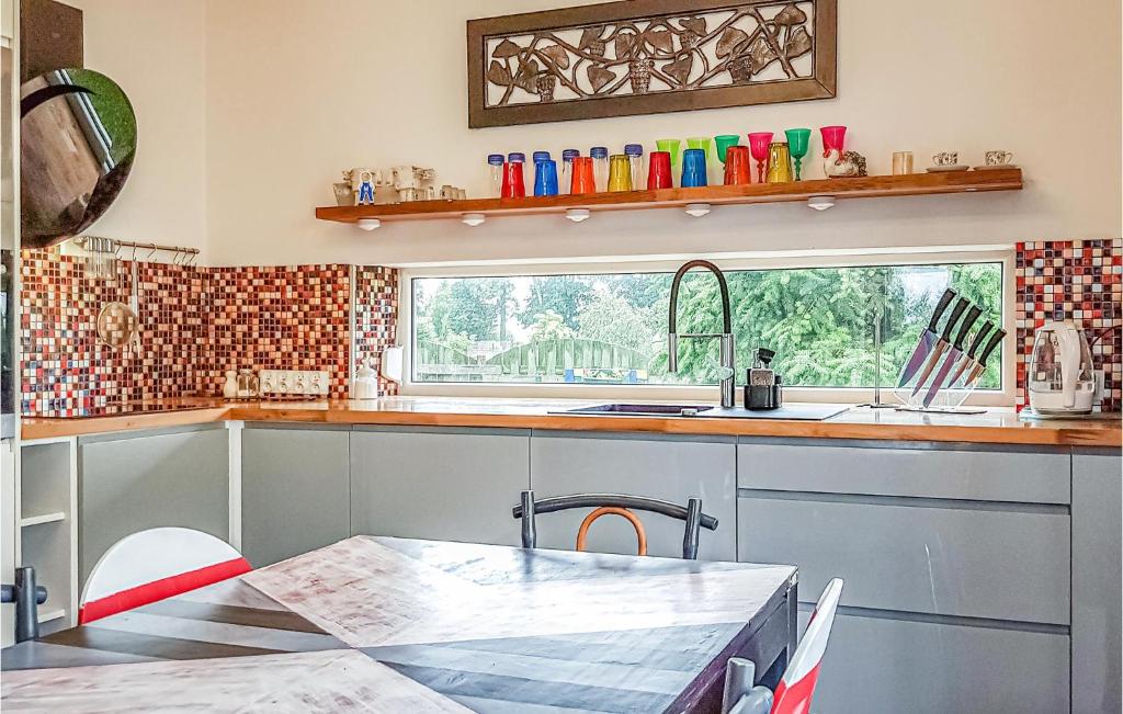 Nice Home In Nowe Warpno With 4 Bedrooms And Wifi photo 4