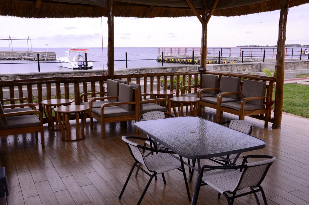 Pelican Lodge & Marina photo 1