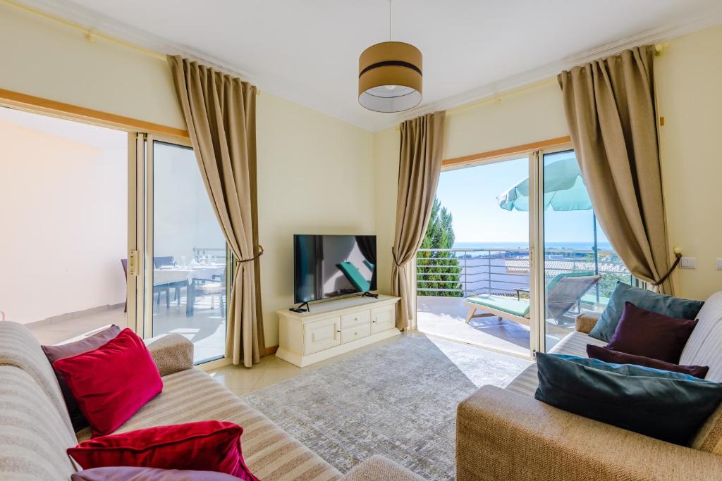 Ocean view Apartment with huge sunny Terrace, 2 Swimming pools & Tennis court photo 3