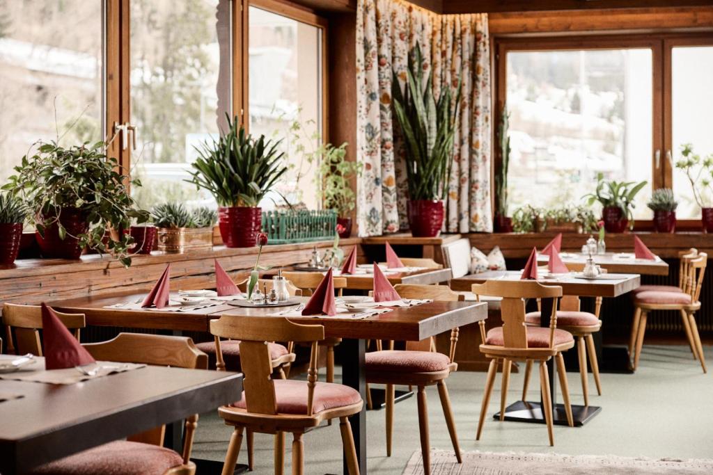 Bikers welcome "Quality Hosts Arlberg Hotel Garni Mössmer" photo 4