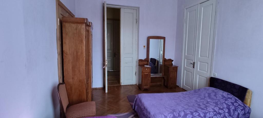 Guest House Tall Rooms - Tap to explore photos