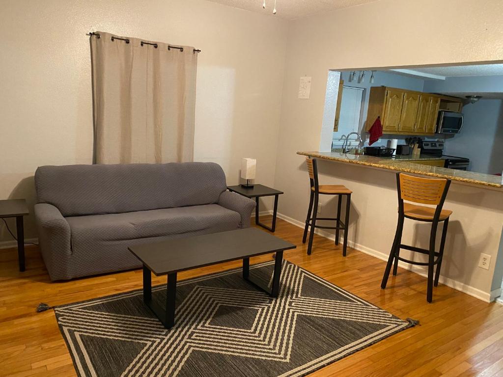 Cozy house with large free parking on premises photo 1
