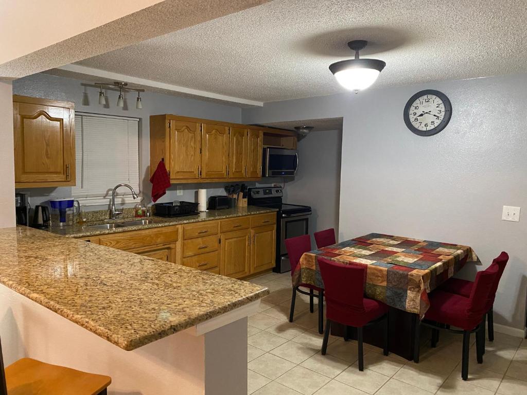 Cozy house with large free parking on premises photo 3