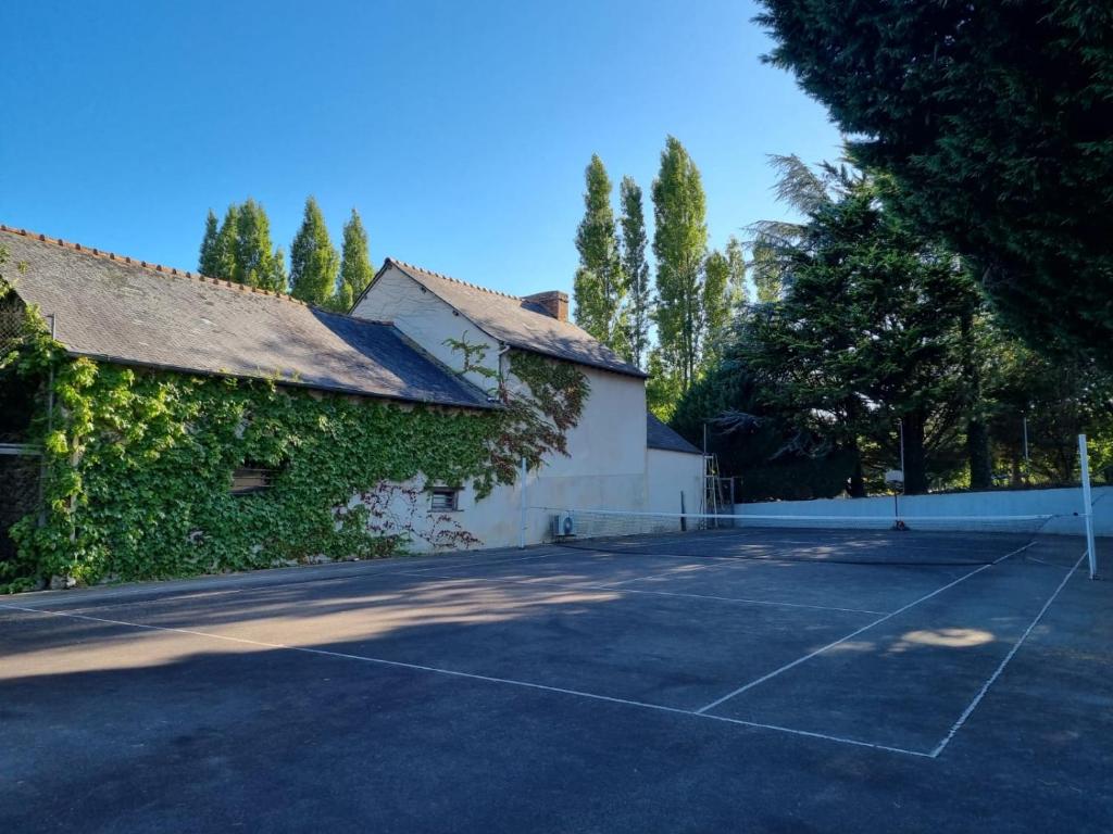 Longère indépendante avec terrain de tennis privé photo 4