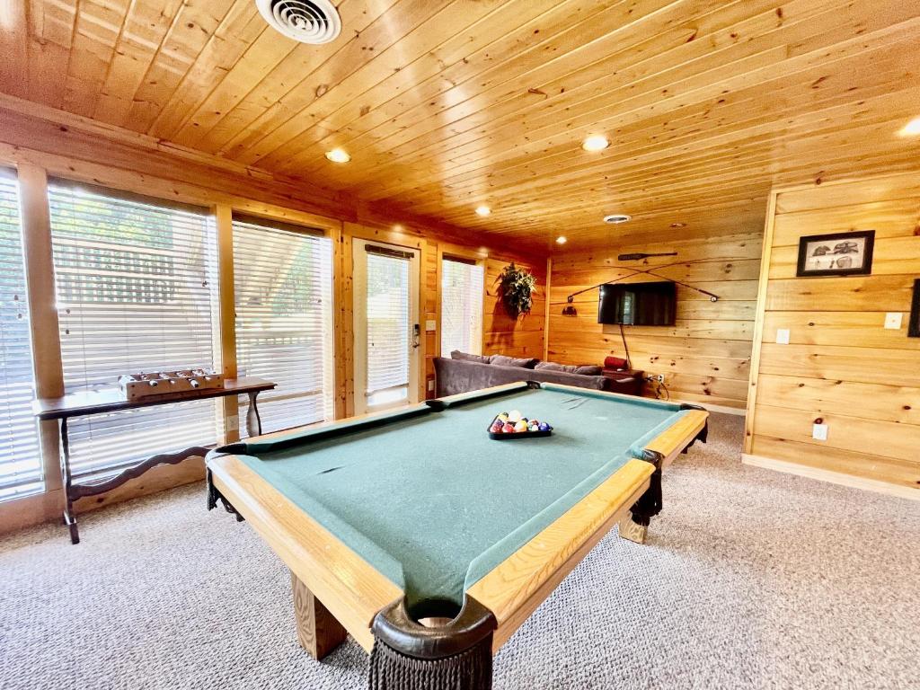 Rocky Top Rendez Cabin photo 3
