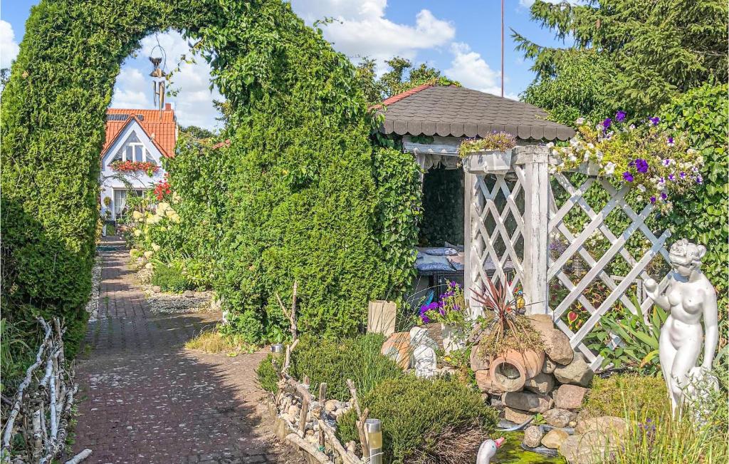 Beautiful Home In Nowe Warpno With 1 Bedrooms And Wifi