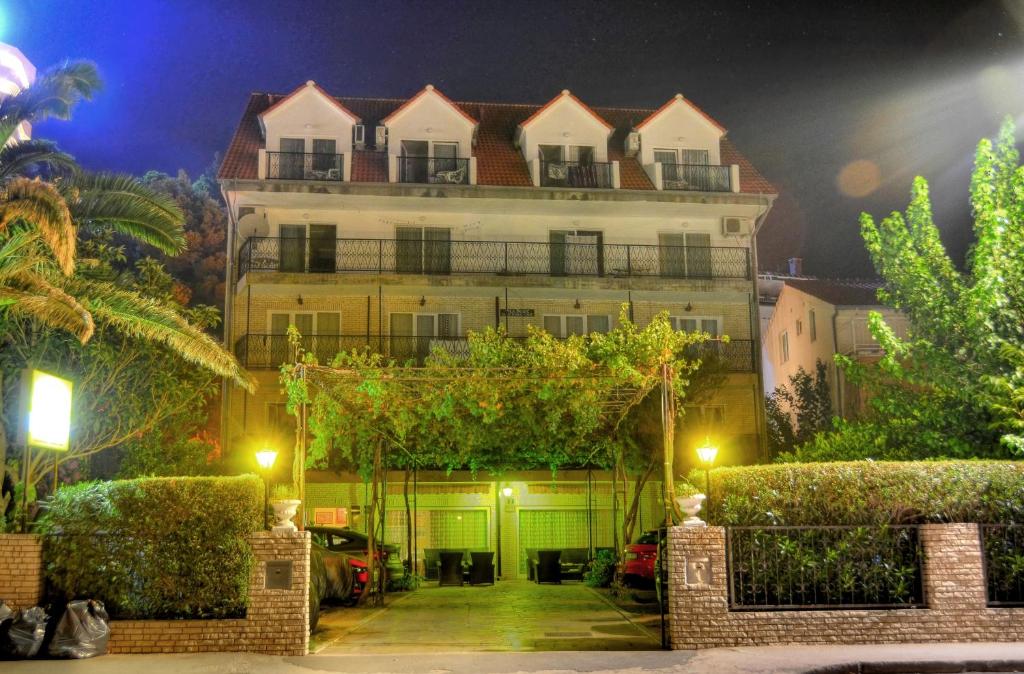 Rooms by the sea Duce, Omis - 3063 photo 2