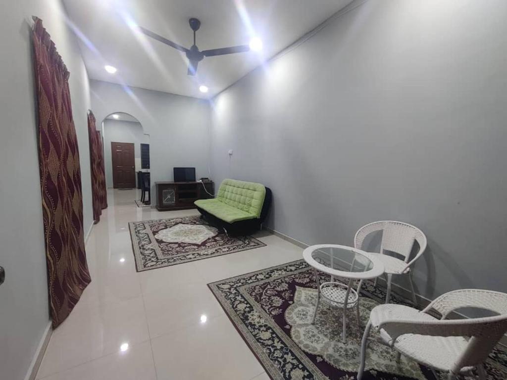Mak Andak's Homestay photo 2