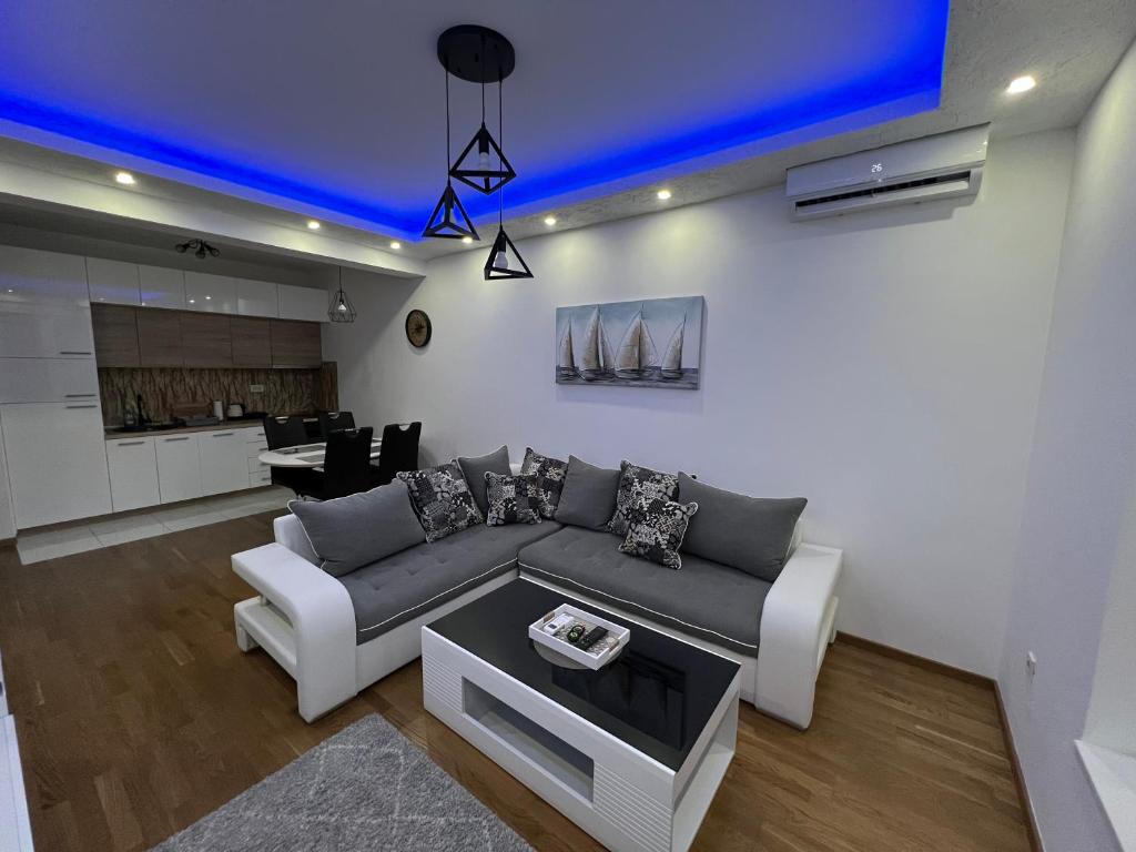 White Cloud by MI Rent a Car photo 1