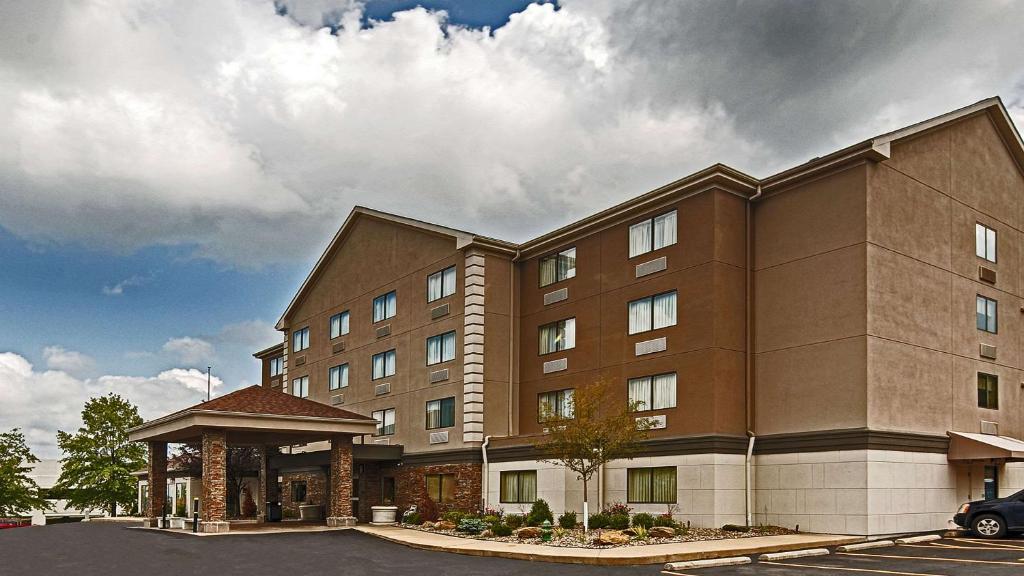 Comfort Inn & Suites Copley Akron image