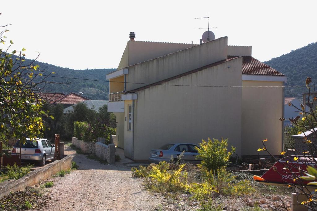Apartments by the sea Vinisce, Trogir - 5229 photo 2