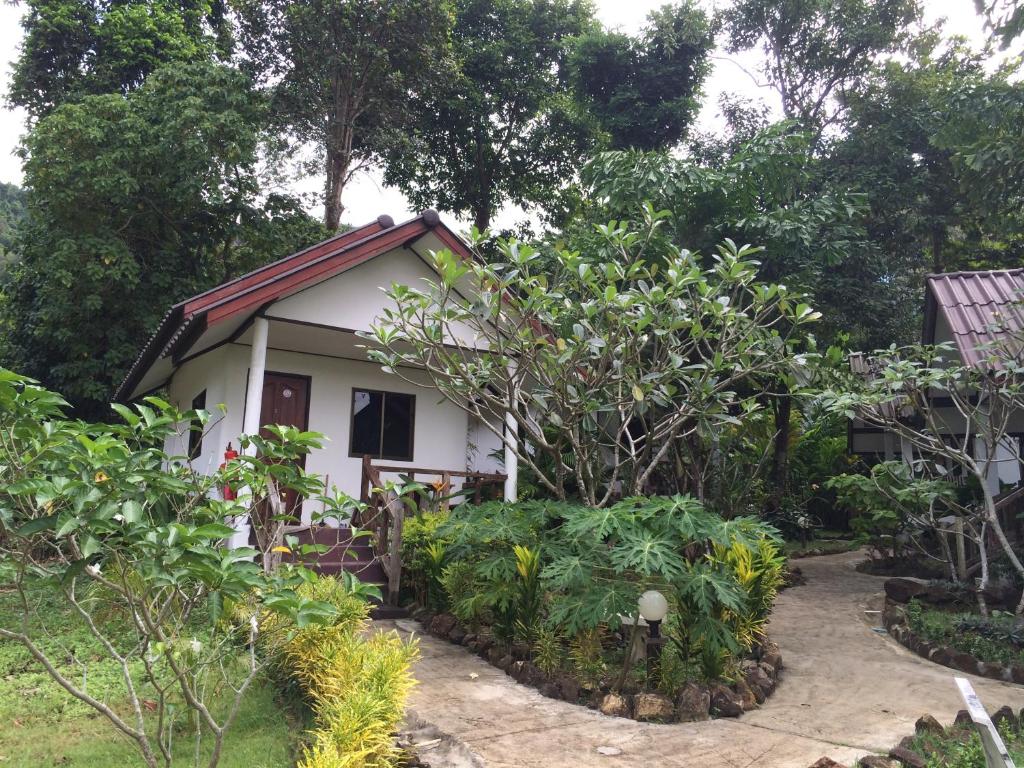Номер (Бунгало с кондиционером), Baansanook Bungalows & Pool