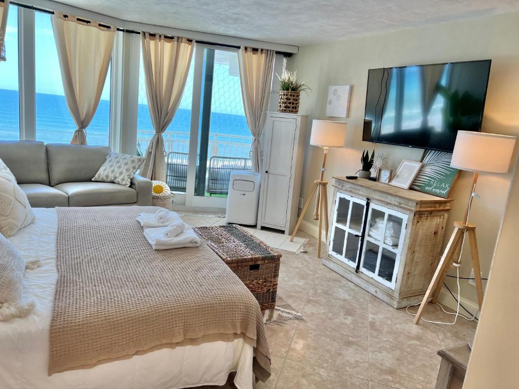 Beach Oasis 704 Lovely Daytona ocean front for 5 sleeps up to 12 photo 4