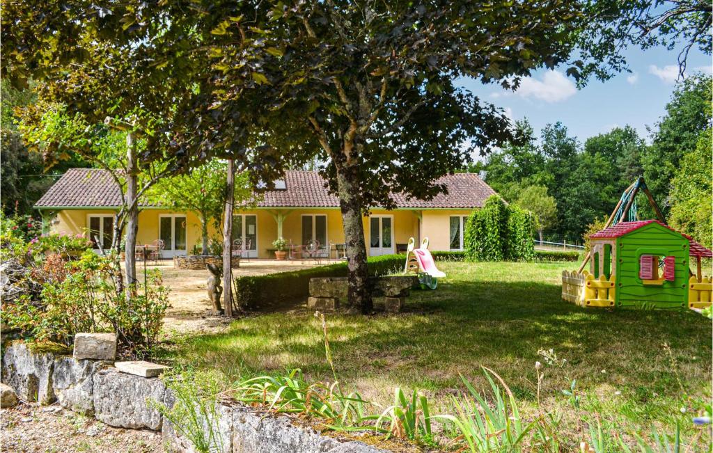 Stunning Home In La Douze With Outdoor Swimming Pool And 4 Bedrooms