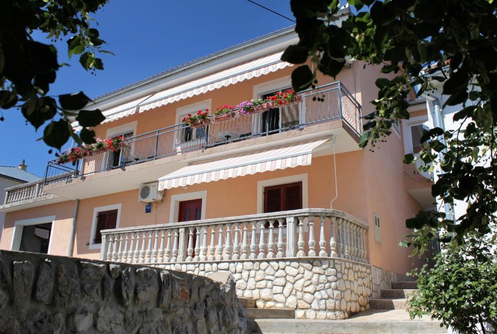 Apartments and rooms with parking space Senj - 5569 photo 1