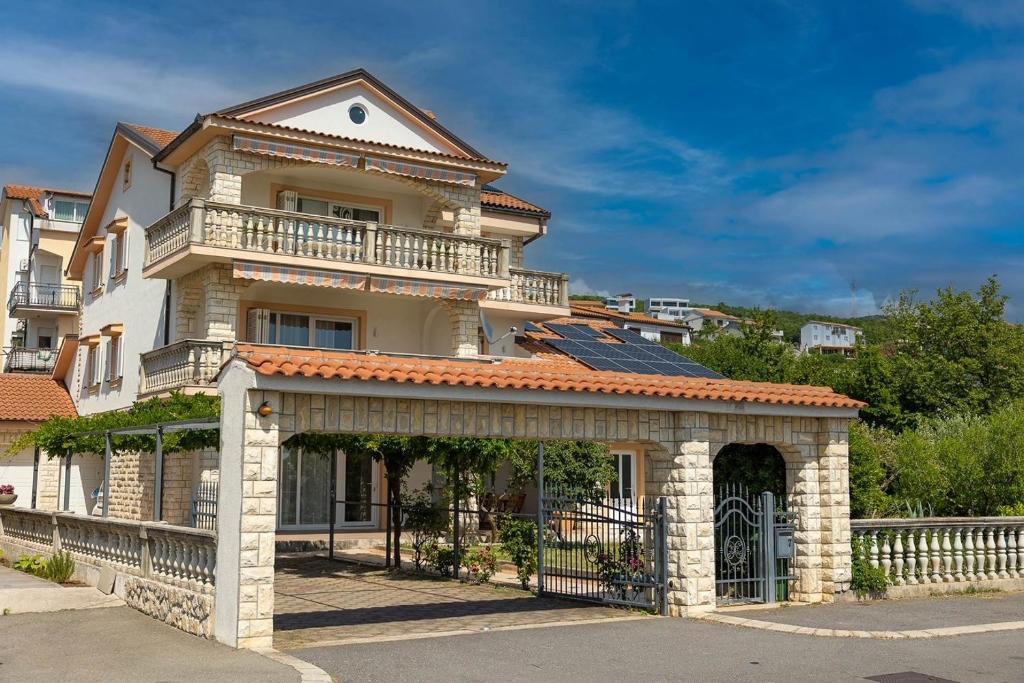 Apartments with a parking space Crikvenica - 5589 photo 1