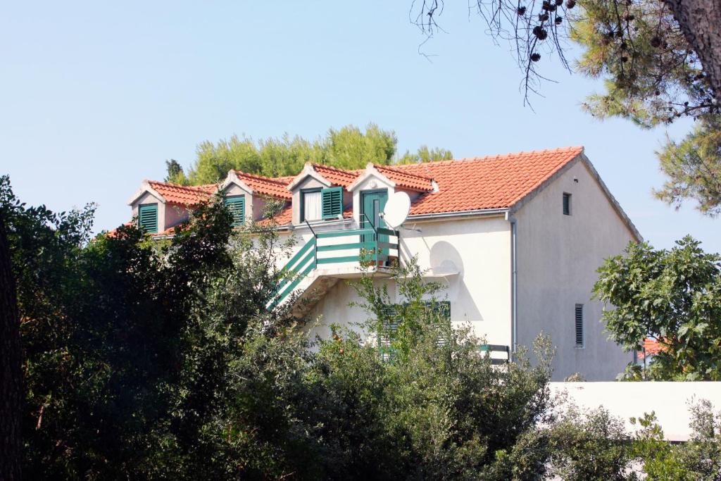 Apartments by the sea Mirca, Brac - 5655 photo 1