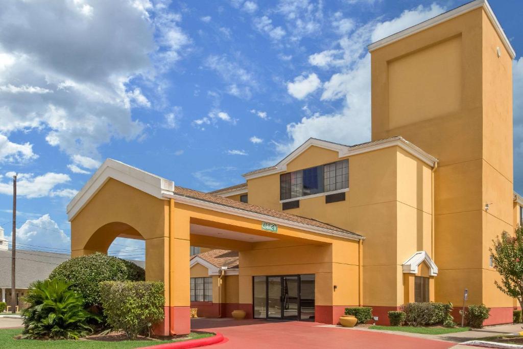Quality Inn Baytown - Houston East photo 1