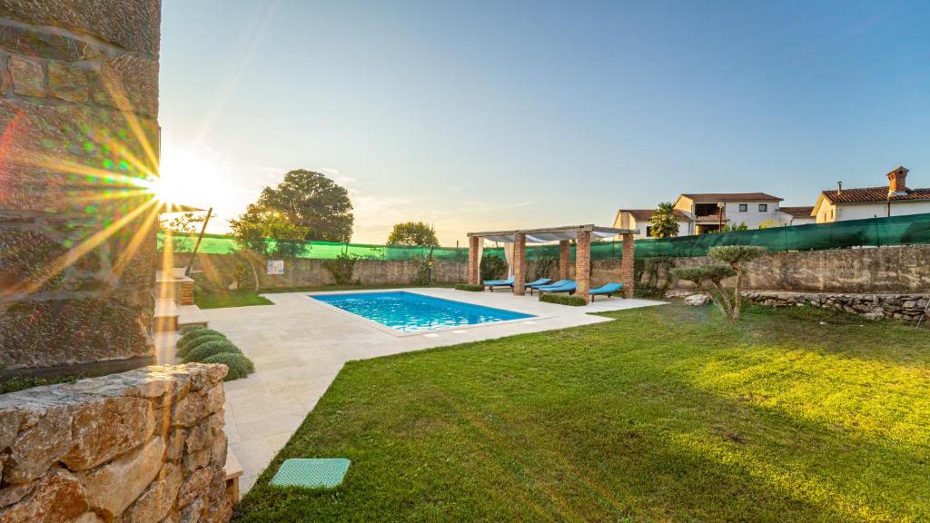 Villa Campiello heated pool photo 3