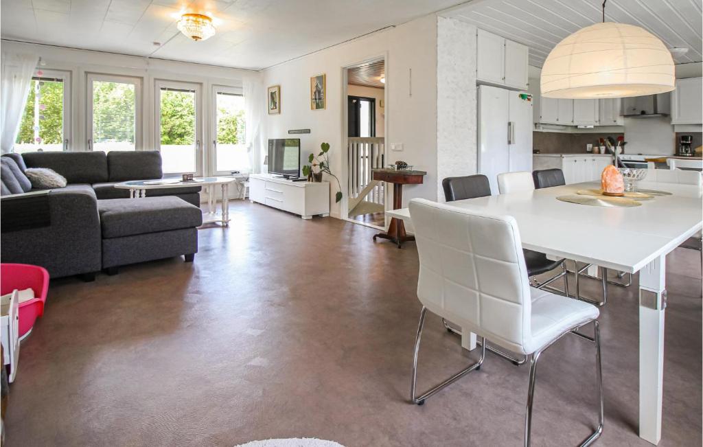 Beautiful Home In Vittaryd With Sauna, Wifi And 6 Bedrooms photo 2