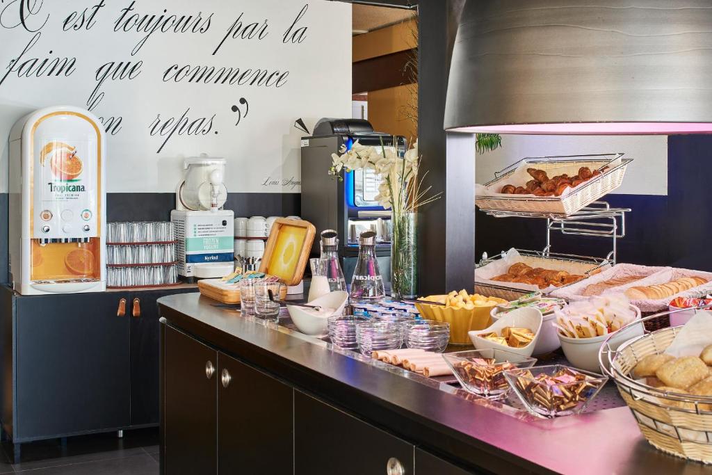 F&B
