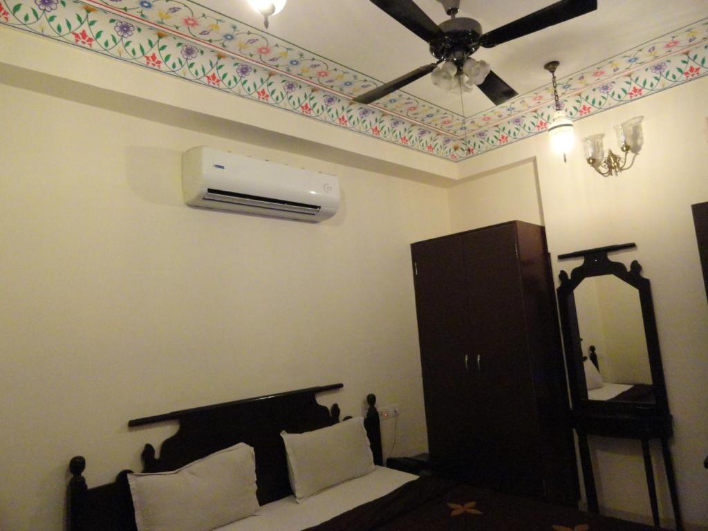 Двухместный (Улучшенный двухместный номер с 1 кроватью), Hotel Miraya