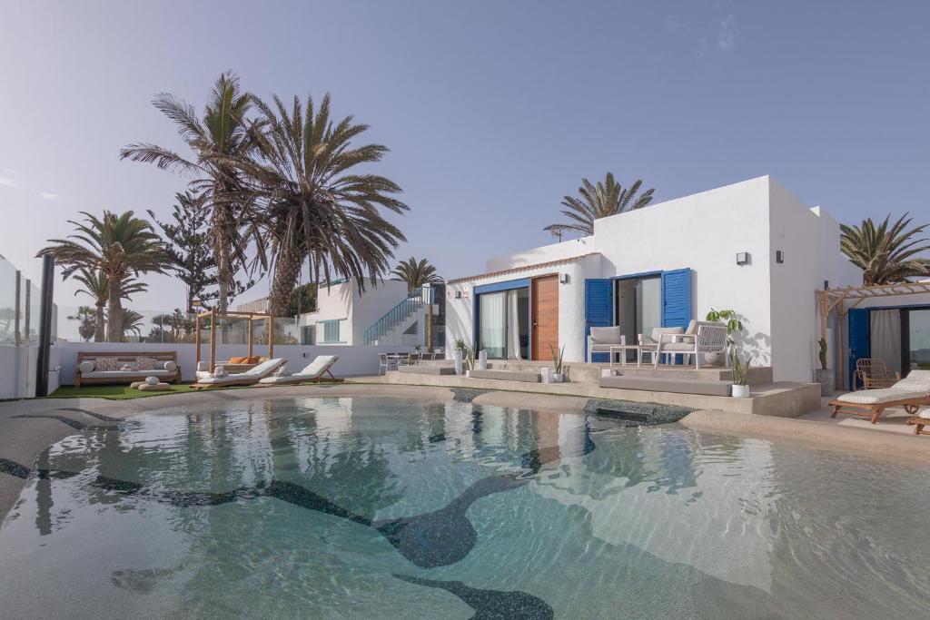 Villa Eden Beachfront Corralejo By Holidays Home photo 1