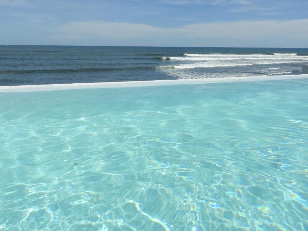 LAOLA SURF CAMP EL SUNZAL photo 4