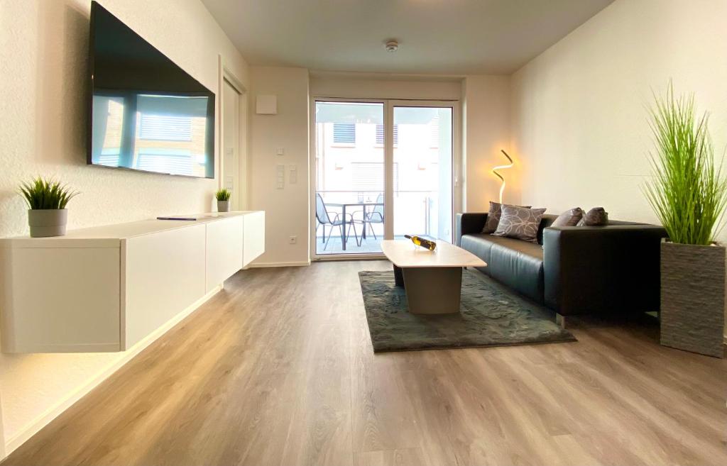 Auszeit Apartment STYLE am Uferpark - nur 100 m bis zum Bodensee, direkt am Bodenseeradweg, Sonnenbalkon, schnelles WLAN, kostenloser Tiefgaragenstellplatz, für bis zu 2 Personen photo 2