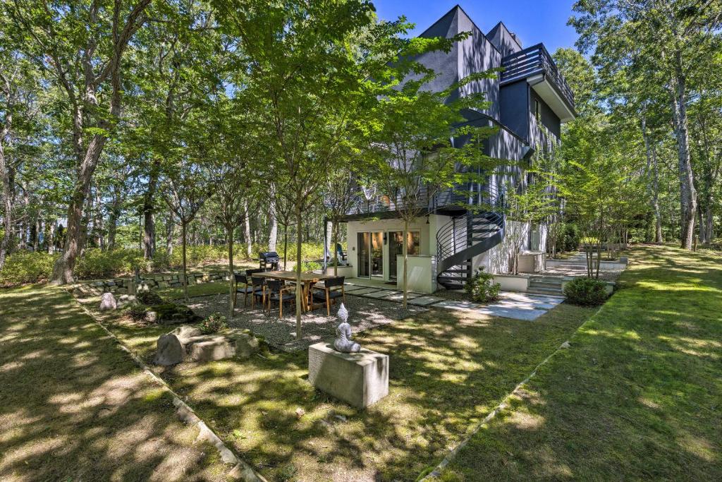 Unique Southampton Getaway with Rooftop Deck! photo 1