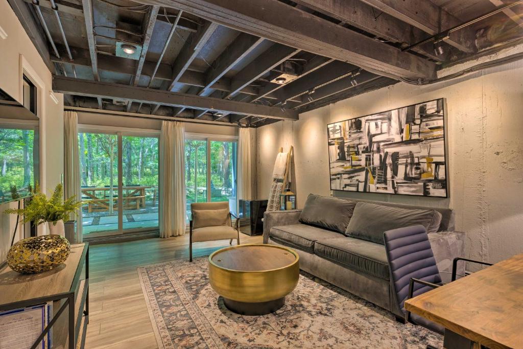Unique Southampton Getaway with Rooftop Deck! photo 3