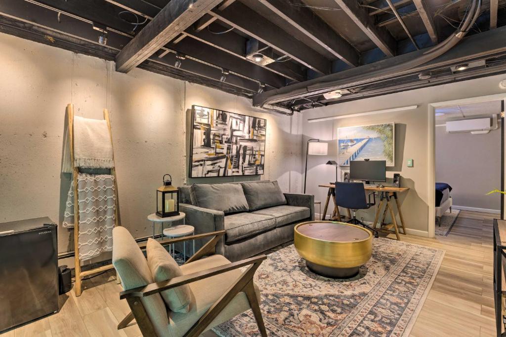 Unique Southampton Getaway with Rooftop Deck! photo 4