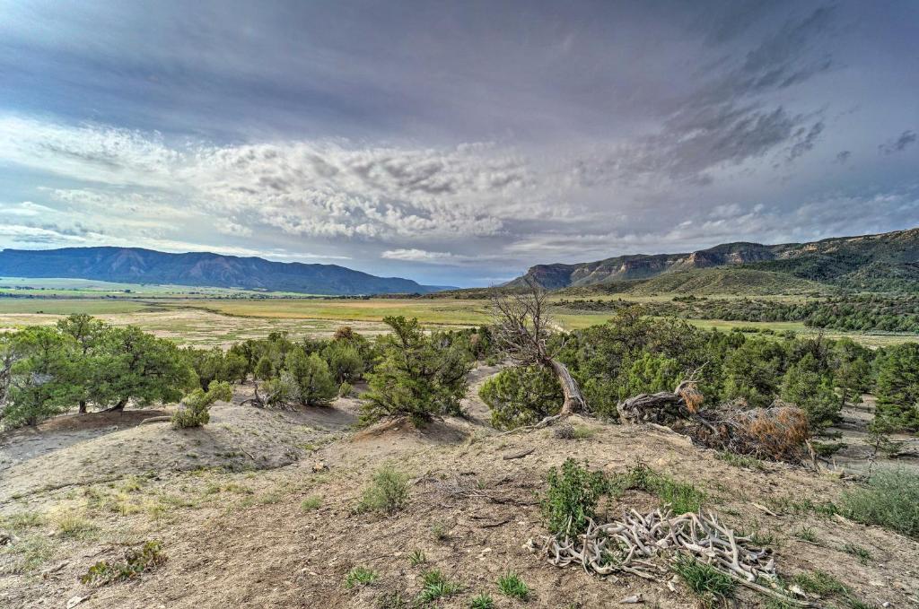 Sprawling Mountain Escape Great for Large Groups photo 2