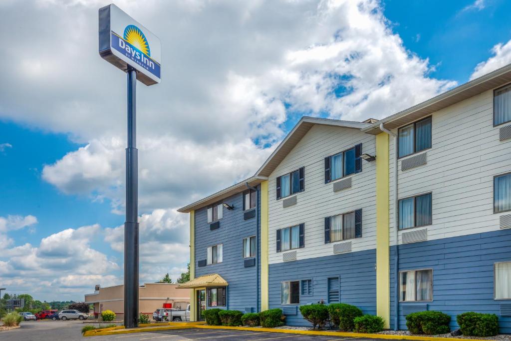 Days Inn by Wyndham Somerset PA I-70 I-76 image
