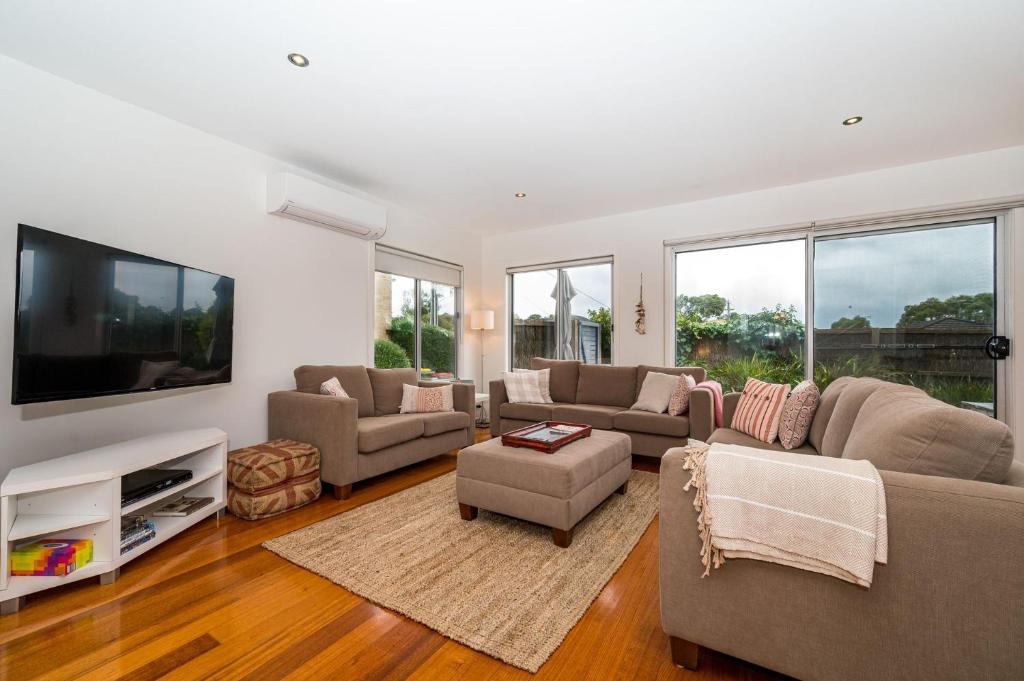 Coastal Retreat Inverloch Linen included free Wifi photo 1