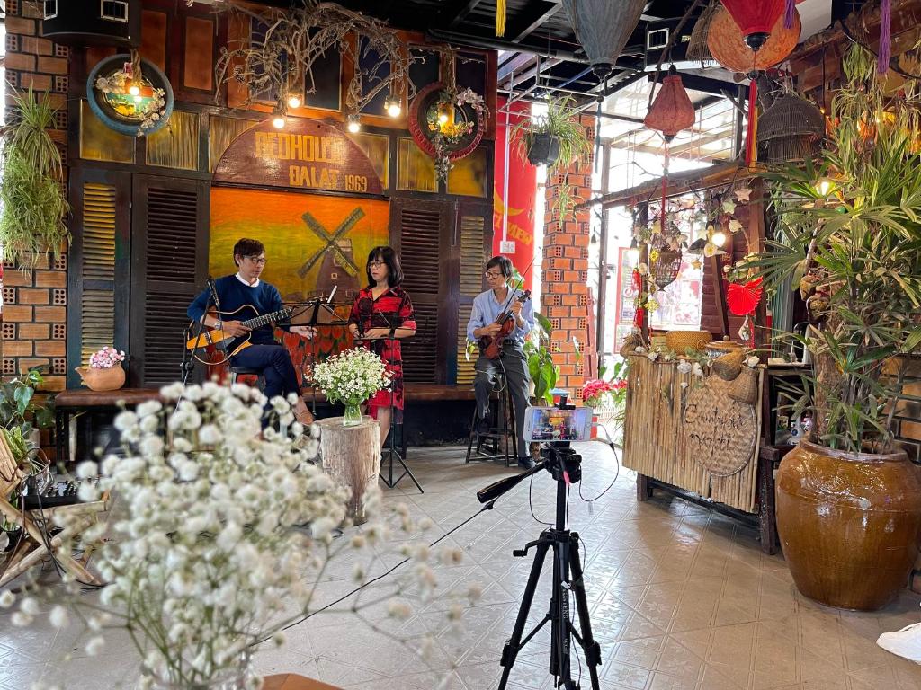 Redhouse Backpacker Hostel