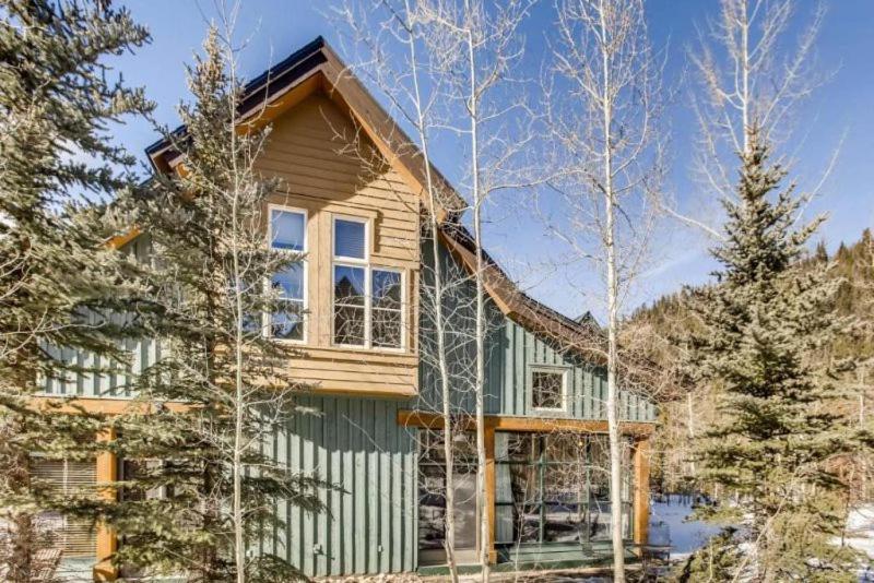 4 Bedroom Townhome in East Keystone Along Shuttle Route to River Run Village image