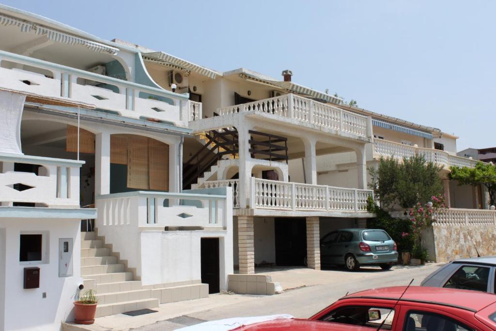 Apartments with a parking space Metajna, Pag - 6423 photo 2
