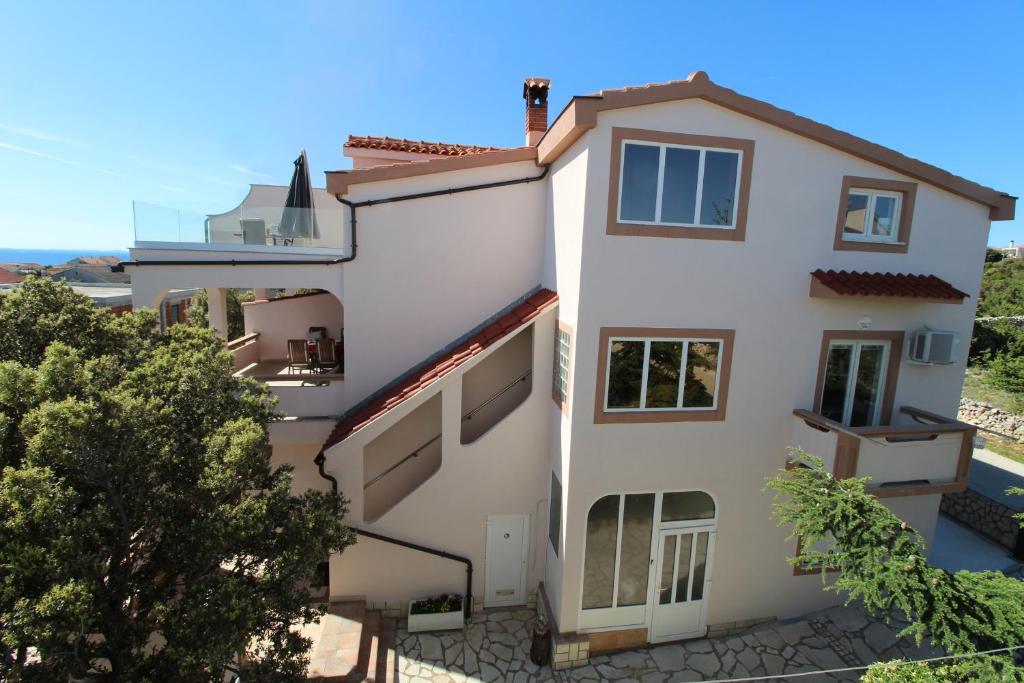 Apartments and rooms with parking space Mandre, Pag - 6309 photo 1