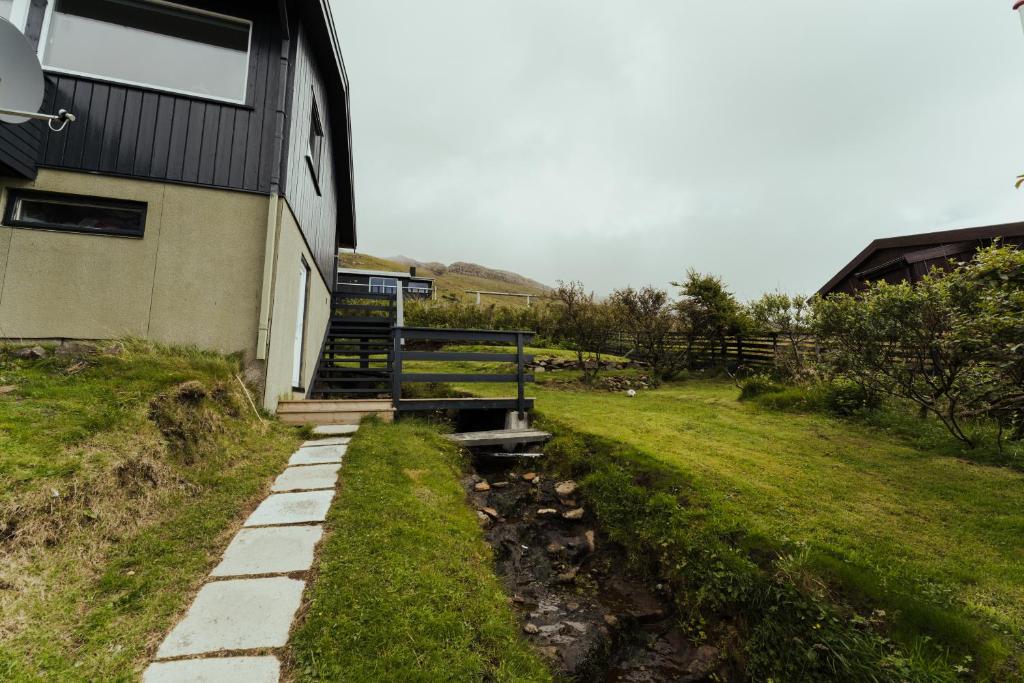 Cozy 2-bedroom house with a fantastic view photo 2
