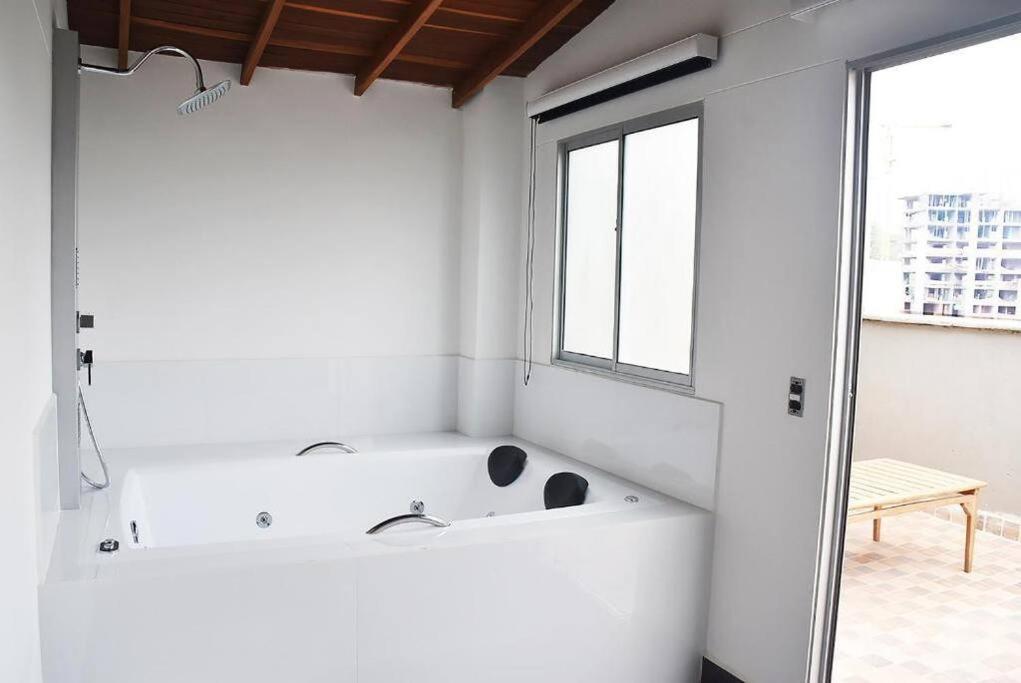 Apartamento de 3 habitaciones con jacuzzi deluxe! photo 4
