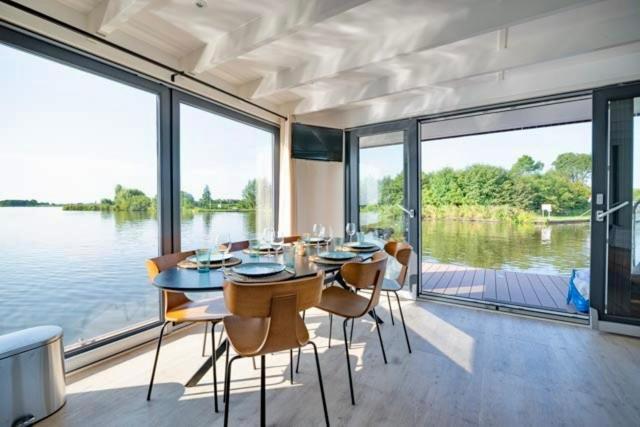 Surla luxury sailing Houseboat Splendid at Marina Monnickendam photo 3