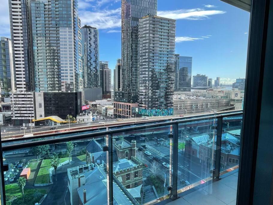 Modern 3 Bedroom 2 Bathroom Apt Southbank photo 4